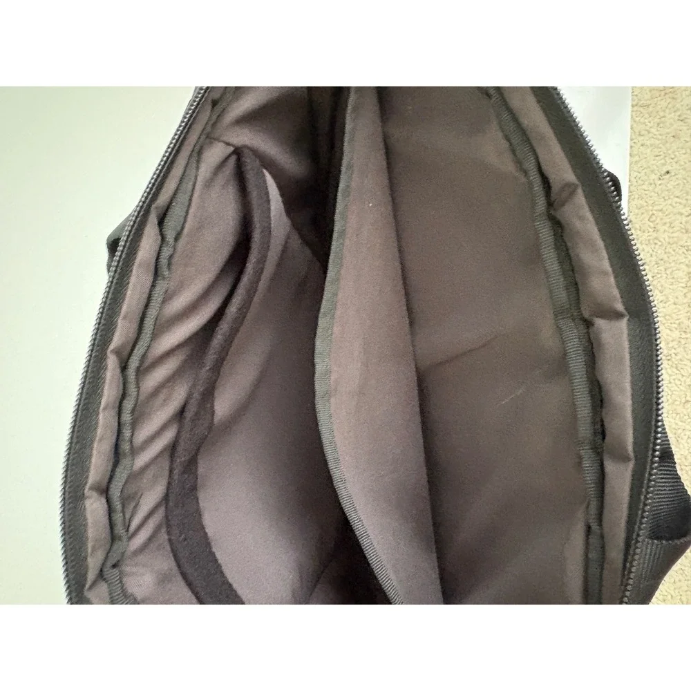 Case Logic Black Laptop Messenger Bag Briefcase Shoulder Strap Padded Mens